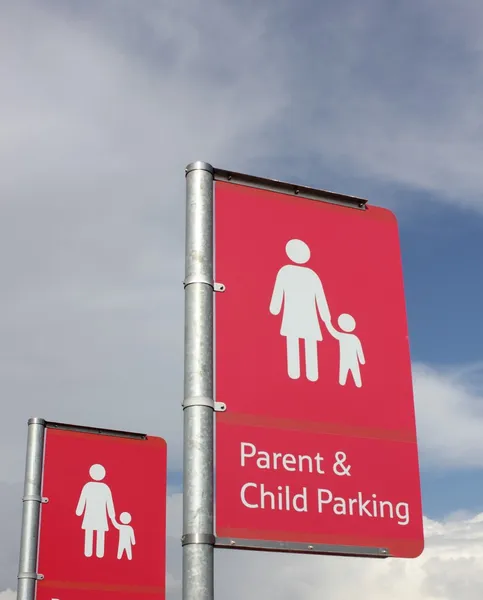 Señal de estacionamiento para padres e hijos —  Fotos de Stock