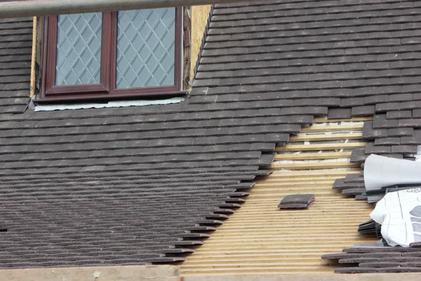 Ремонт крыши — стоковое фото