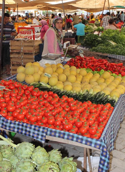 Свіжі ринку виробляти — стокове фото