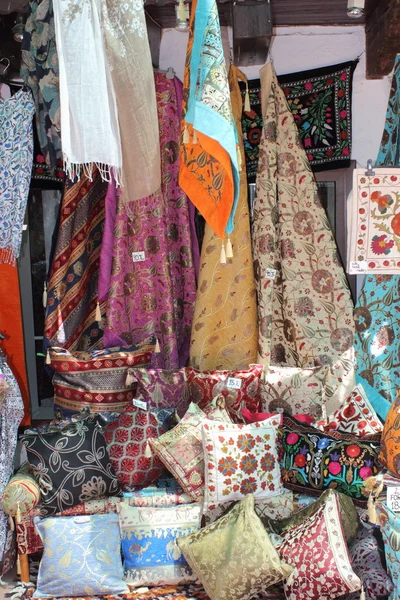 Tejidos coloridos y textiles — Foto de Stock