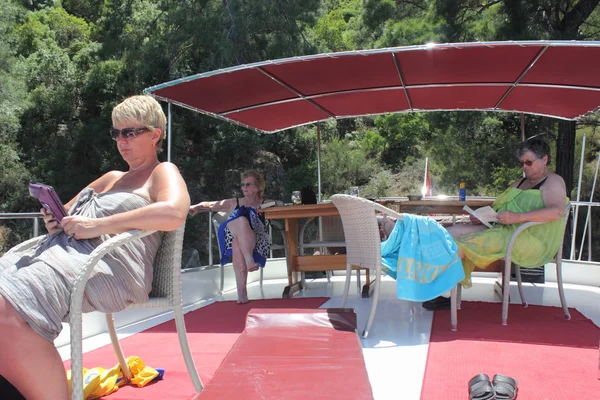 Donne inglesi in gita in barca — Foto Stock