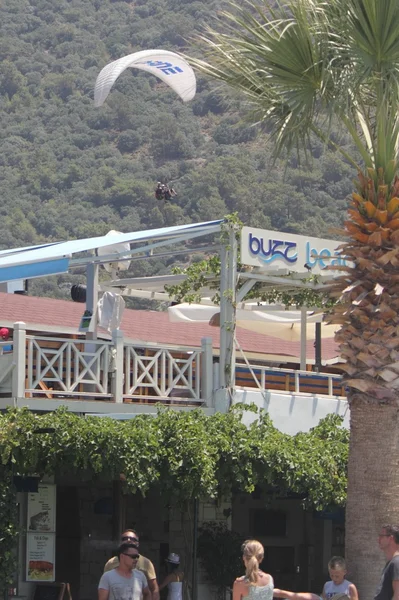 Skärmflygning på 0ludeniz, Turkiet — Stockfoto