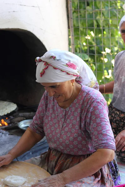 传统的土耳其面包制作 — 图库照片