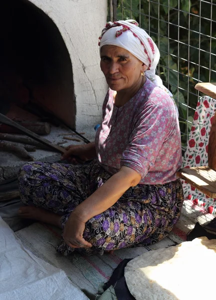 Geleneksel Türk ekmek yapımında — Stok fotoğraf