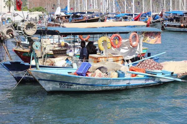 Rybářské lodě na fethiye — Stock fotografie