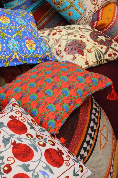 Tecidos coloridos e têxteis — Fotografia de Stock