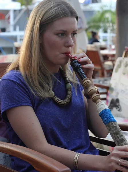 Smoking a hookah waterpipe — Stock Photo, Image