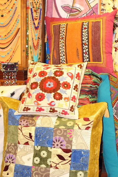 Цветные ткани и текстиль — стоковое фото