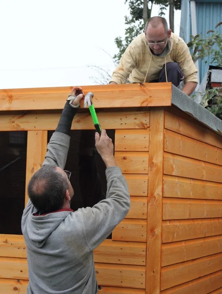 Construyendo un cobertizo de madera —  Fotos de Stock