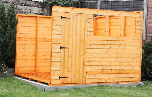 ahşap bir kulübe inşa