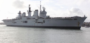 HMS şanlı Filipinler'den döndürür