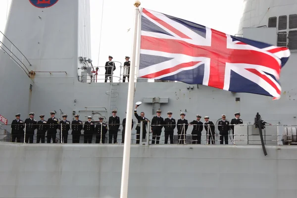 HMS Illustrious returns from the philippines — Stock Photo, Image