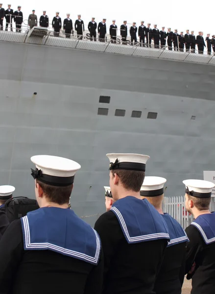 HMS Illustrious regresa de las filipinas — Foto de Stock