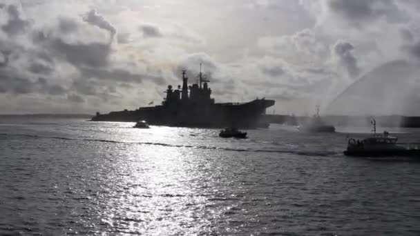 HMS Illustrious returns from the philippines — Stock Video