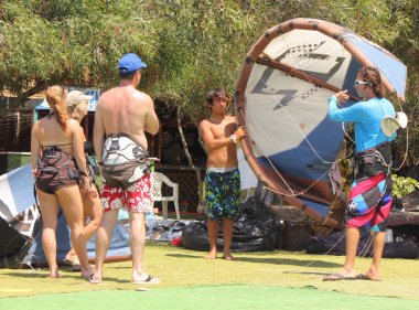 Nasıl kitesurf için bir ders olması