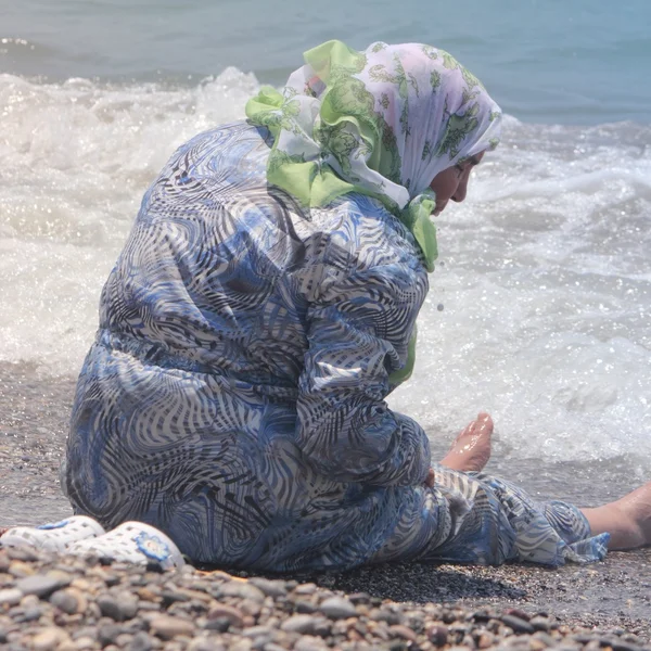 一位土耳其老太太在传统服装 — 图库照片