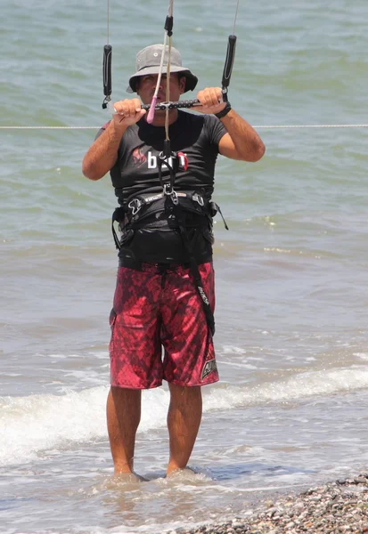 Eine Lektion in Sachen Kitesurfen — Stockfoto