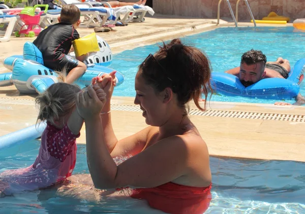 Madre e hija —  Fotos de Stock