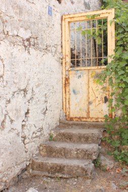 eski metal kapı