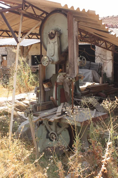 Old bandsaw  machinery — Stock Photo, Image