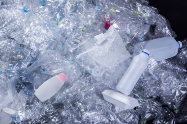 Çöp atıkları ve kullanılan plastik ambalajlar bozulamaz..