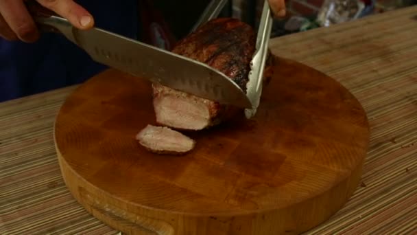 Affettare bistecca di flangia alla griglia — Video Stock