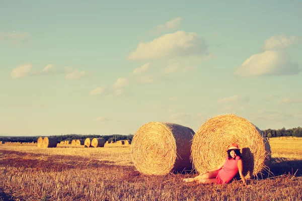 Hooibergen in het veld — Stockfoto