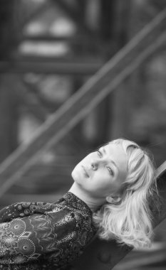 genç kız Köprüsü yönünde olduğunu