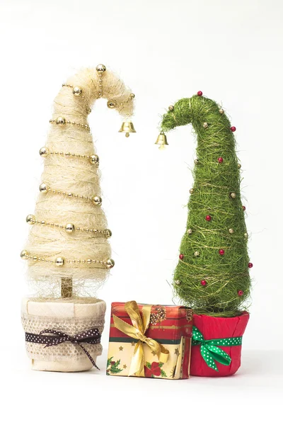 Χριστουγεννιάτικα δέντρα, κατασκευασμένα από σιζάλ — Φωτογραφία Αρχείου
