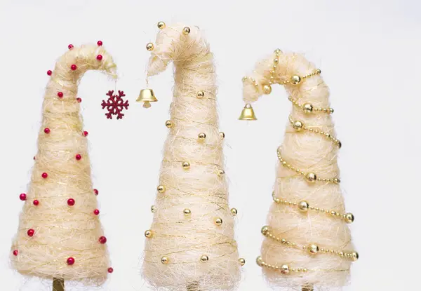 Рождественские елки из сизаля — стоковое фото