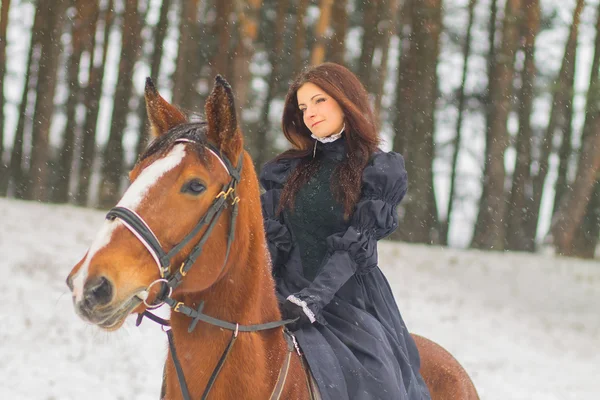Beautiful woman and horse in winter — Stock Photo, Image