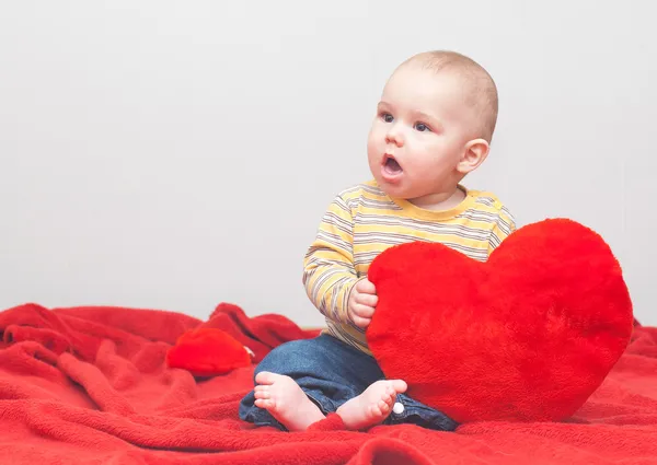 Bambino dolce con il cuore — Foto Stock