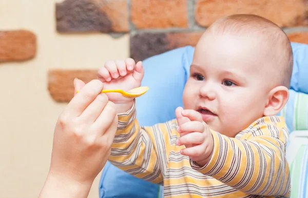 voeden van een baby