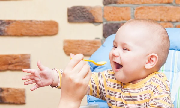 voeden van een baby