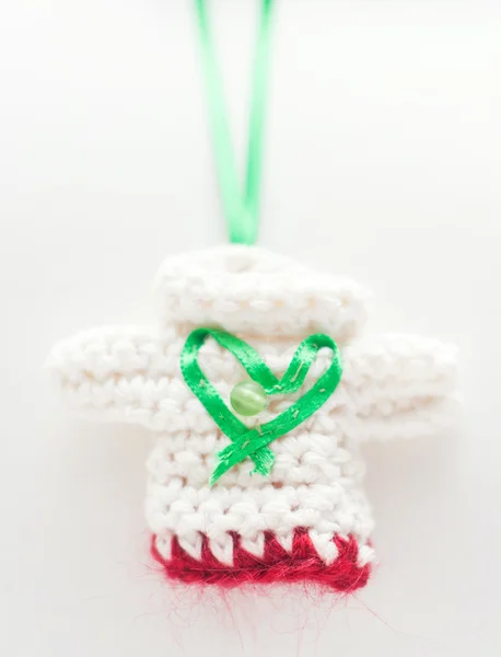 백색과 빨강 아기 스웨터 — 스톡 사진