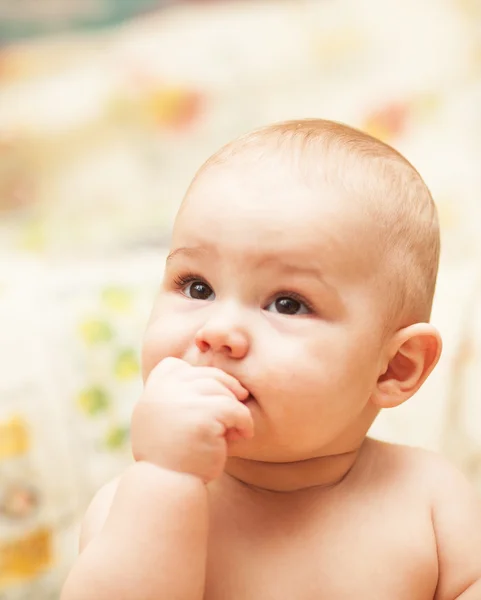 Bambino che mangia biscotti — Foto Stock