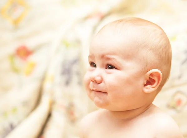 The baby cries — Stock Photo, Image