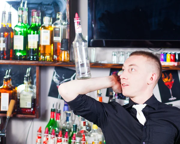 Barman in action — Stock Photo, Image