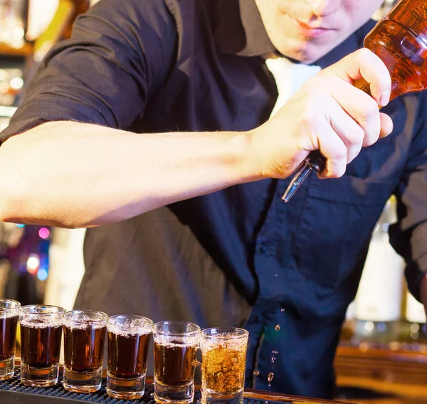 Barman making drink shots — Stock Photo, Image