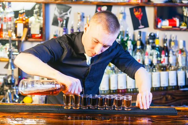 Barman making drink shots — Stock Photo, Image