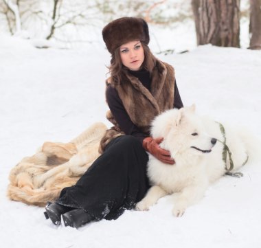 samoed köpek ile kız