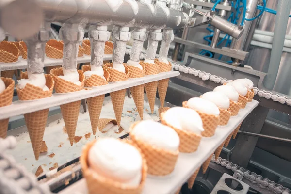 Helado en fábrica —  Fotos de Stock