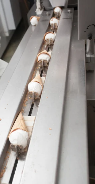 Dondurma ve fabrika — Stok fotoğraf
