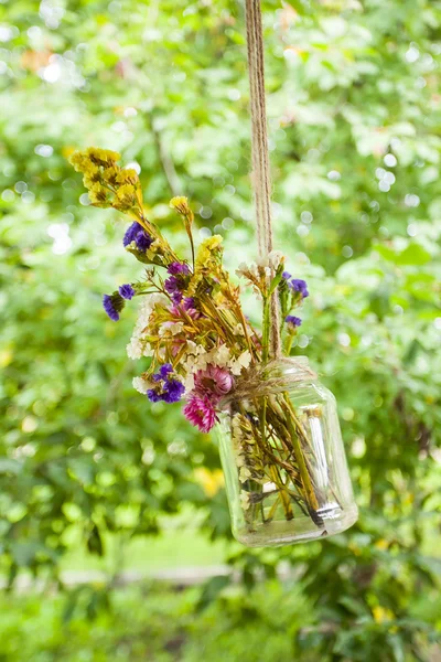 Ročník kytice sušených květin v jar — Stock fotografie