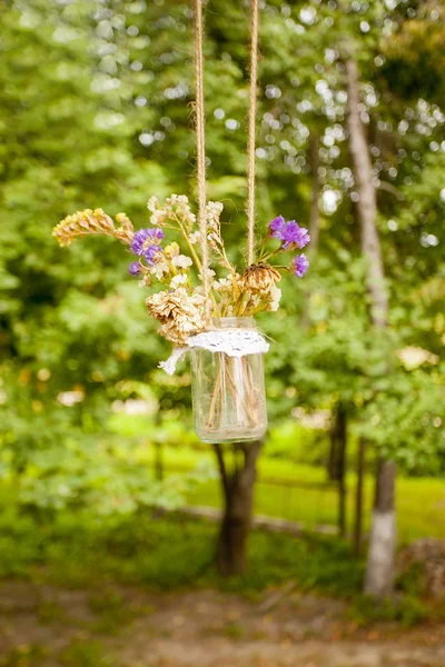 Ramo vintage de flores secas en un frasco —  Fotos de Stock