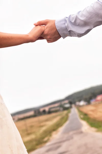 Bride and groom holding hand each other — Stock Photo, Image