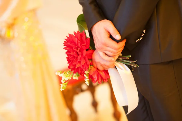 Beautiful wedding bouquet in hands of the bridegroom — Stock Photo, Image