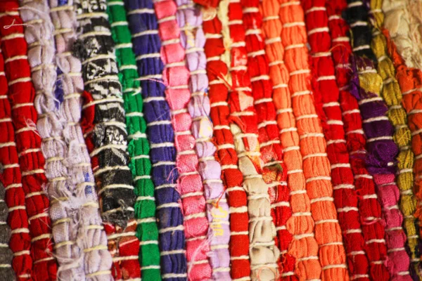 Kleurrijke gebreide doek hergebruik close-up van haak lap deken — Stockfoto