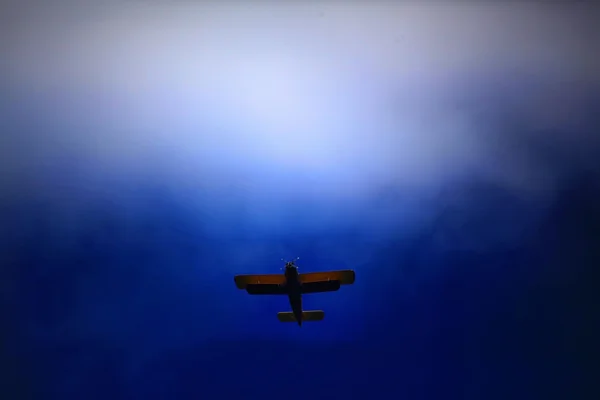 Retro-biplane aircraft, against the blue sky — Stock Photo, Image