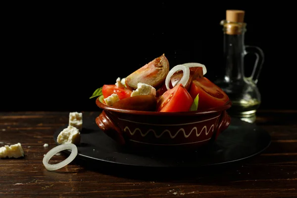 Ensalada Griega Casera Con Tomates Picados Cebollas Queso Blando Recipiente — Foto de Stock